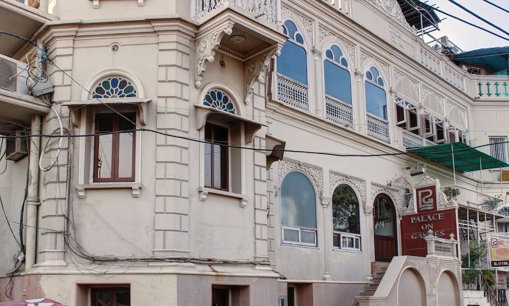 فندق بالاس أون جانجز فاراناسي المظهر الخارجي الصورة